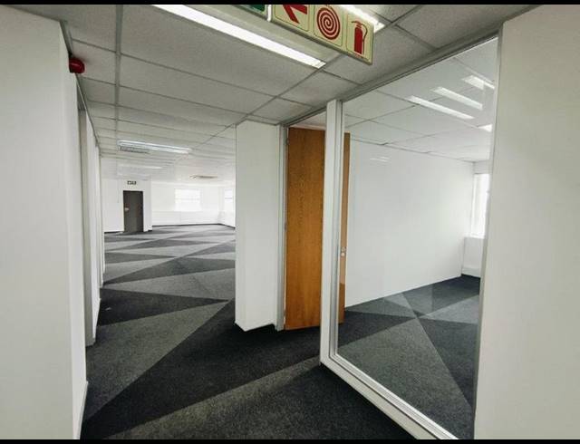 BUSINESS PROPERTY TO RENT IN BRYANSTON